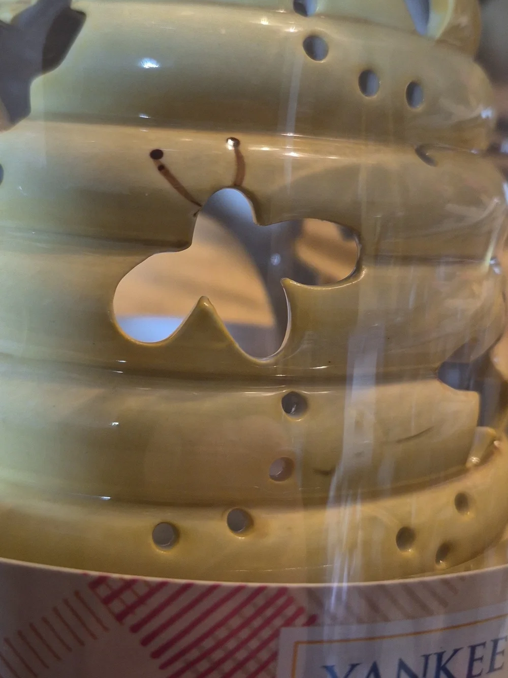 Yankee Candle•Beehive Luminary Gift Set•Meadow Showers Tea Lights (4) - Picture 7 of 8